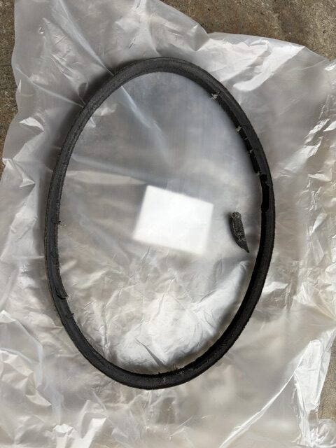WADO SS980 除雪機 取り外した損傷ベルト